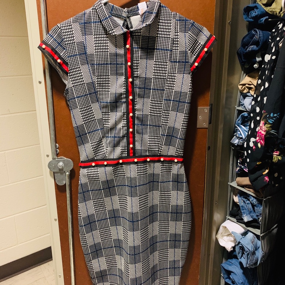 Formal/informal dress with details